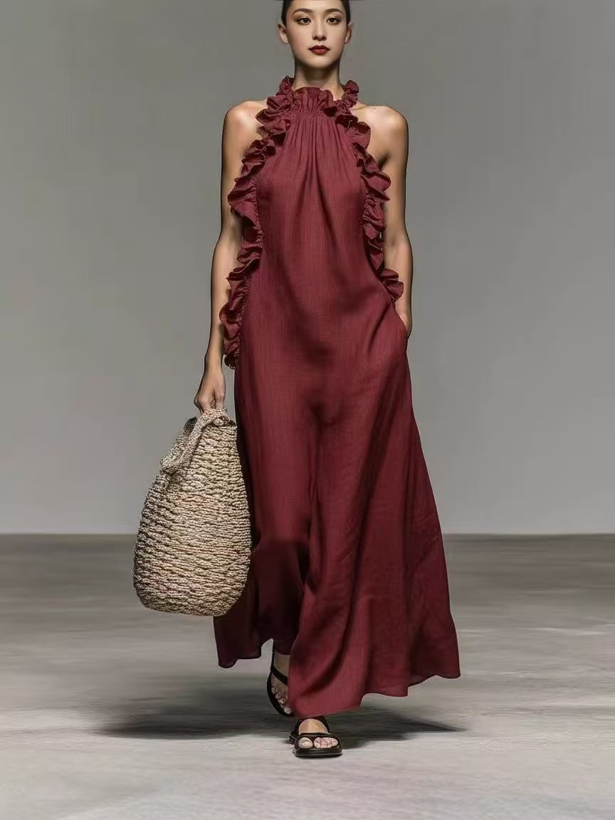 Vestido con cuello halter y volantes