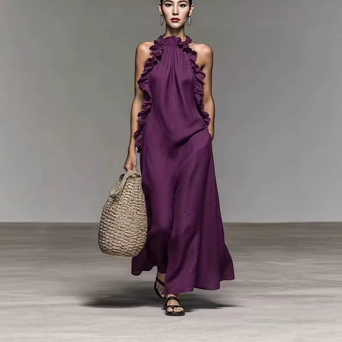 Vestido con cuello halter y volantes