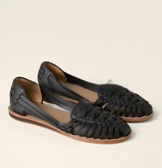 Sandalias trenzadas con pedrería