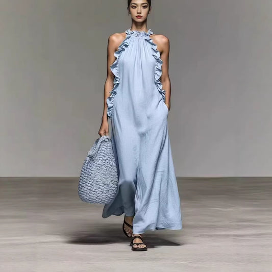 Vestido con cuello halter y volantes