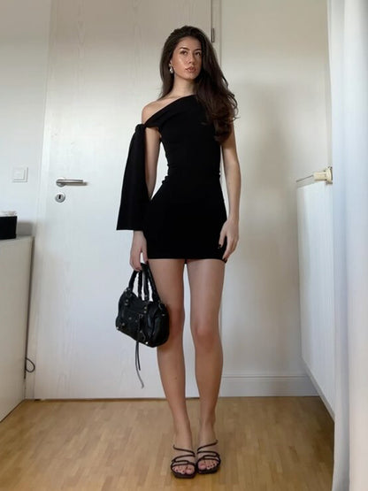 Vestido corto con lazo lateral