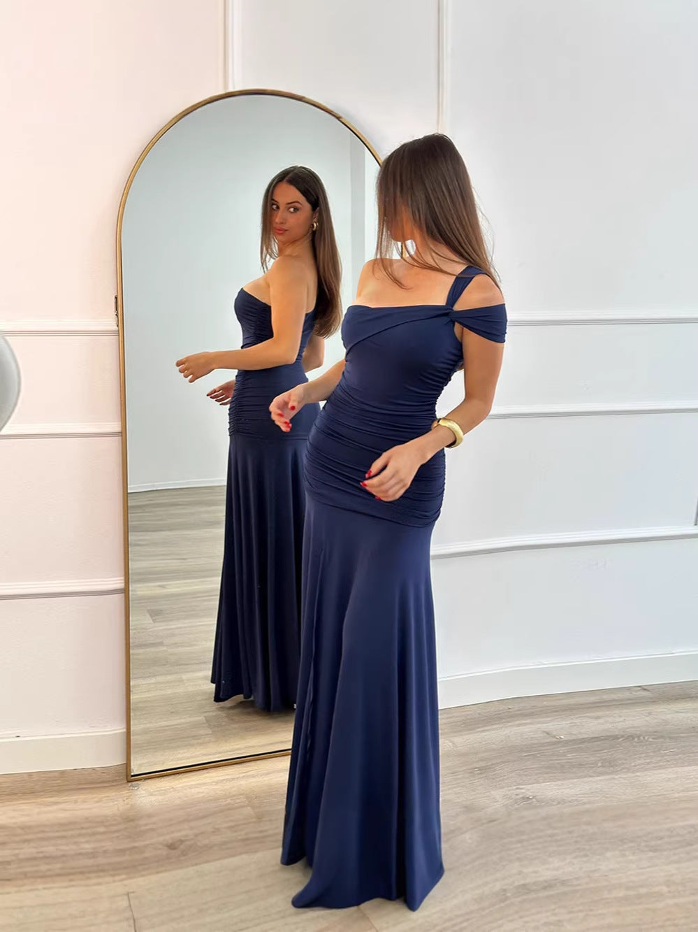 One-Shoulder Ruching Side Slit Slim-Fit Dress